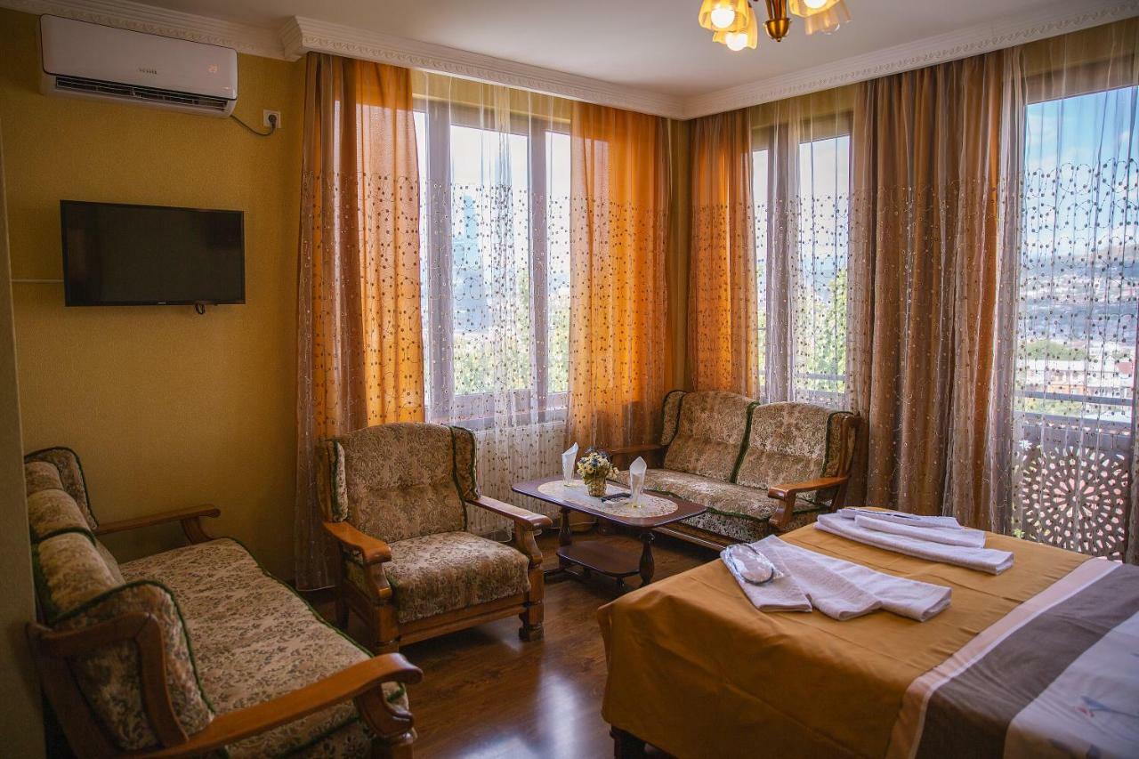 Family Hotel Parajanov Tbilisi Luaran gambar